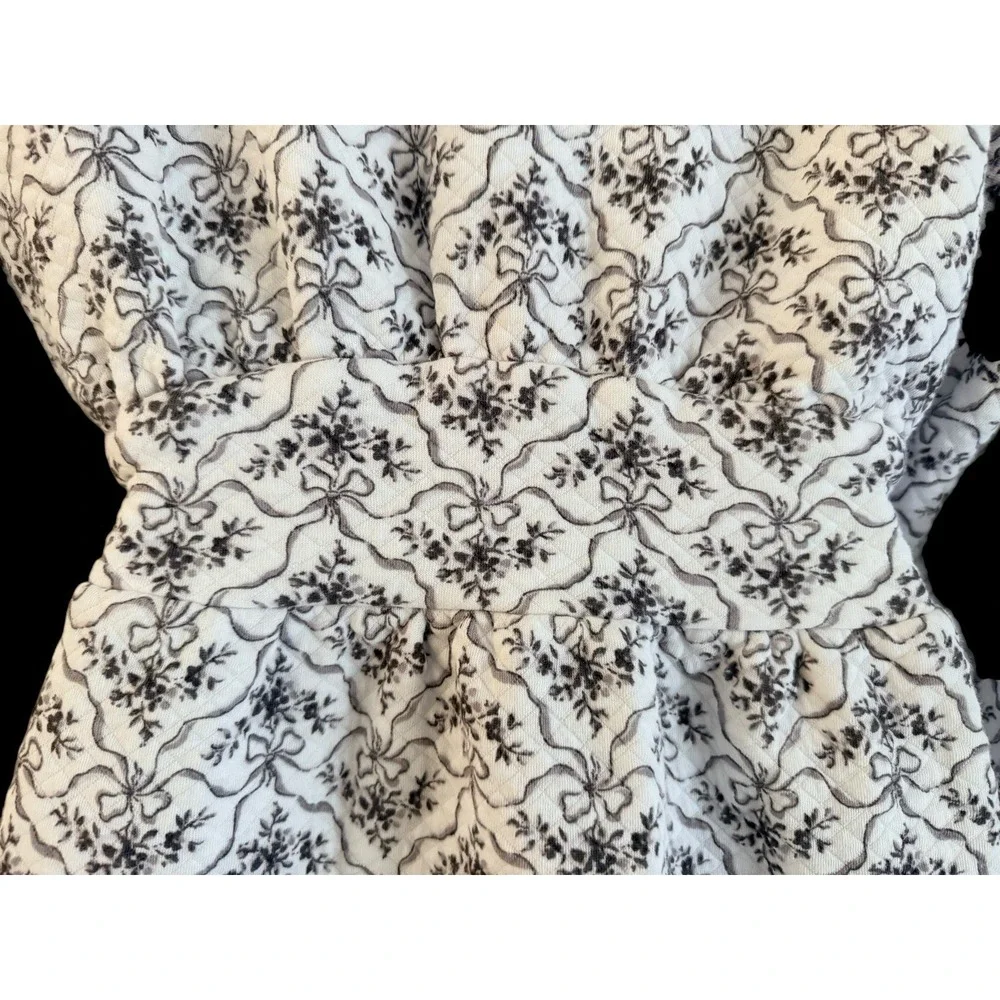Eileen West Quilted Cotton Robe S/M White Gray Floral Long Belted Bathrobe